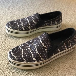DV slip ons